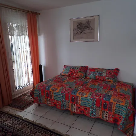 Helmut Erdgeschoss 2 Schlafzimmer Mit Innenhof *