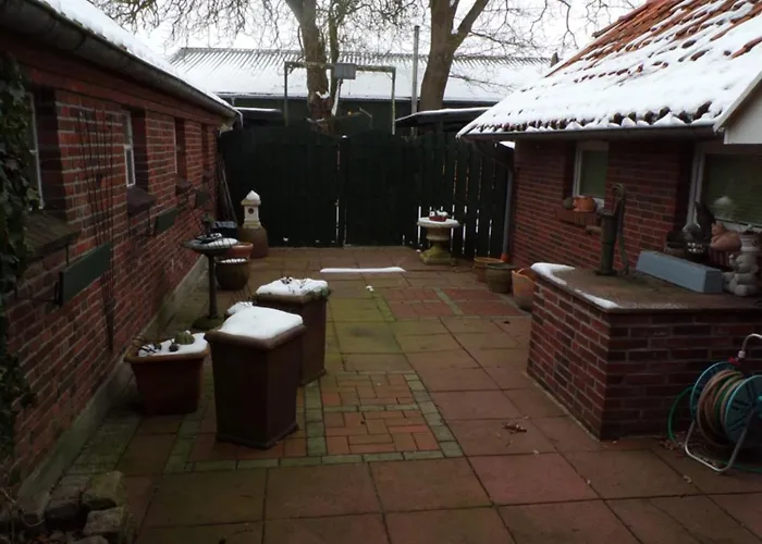 Helmut Erdgeschoss 2 Schlafzimmer Mit Innenhof *