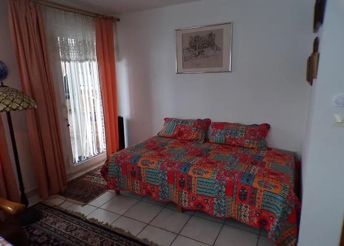 Helmut Erdgeschoss 2 Schlafzimmer Mit Innenhof *